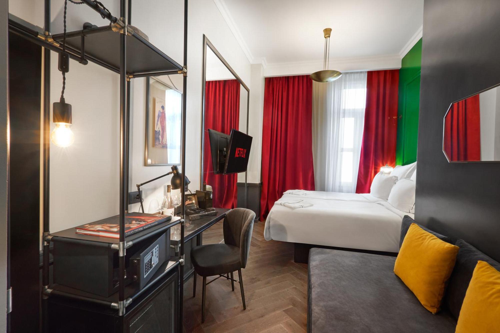 Soho Athinas 60 Hotel Athena Bagian luar foto